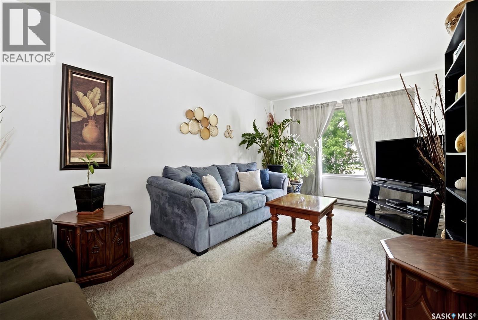 1957 Halifax Street, Regina, Saskatchewan  S4P 1T6 - Photo 4 - SK043695