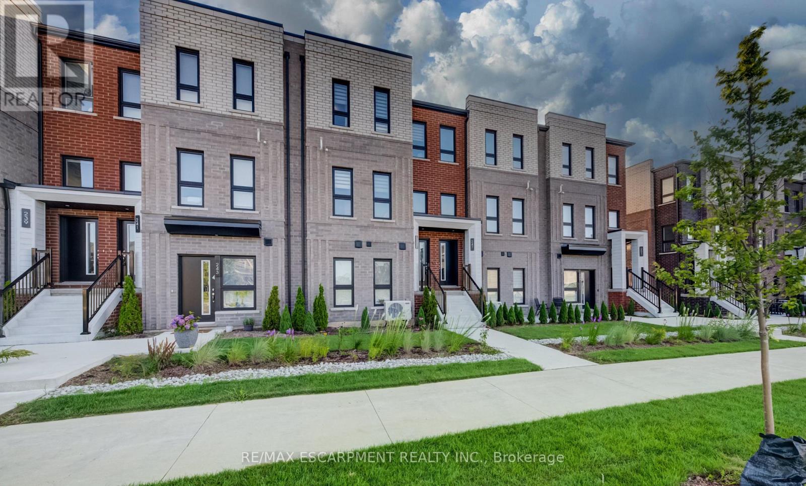 247 Burke Street, Hamilton, Ontario L8B 2A9 - Photo 2 - X13606928