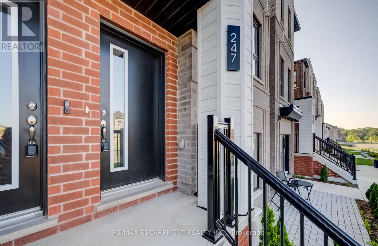 247 Burke Street, Hamilton, Ontario L8B 2A9 - Photo 4 - X13606928