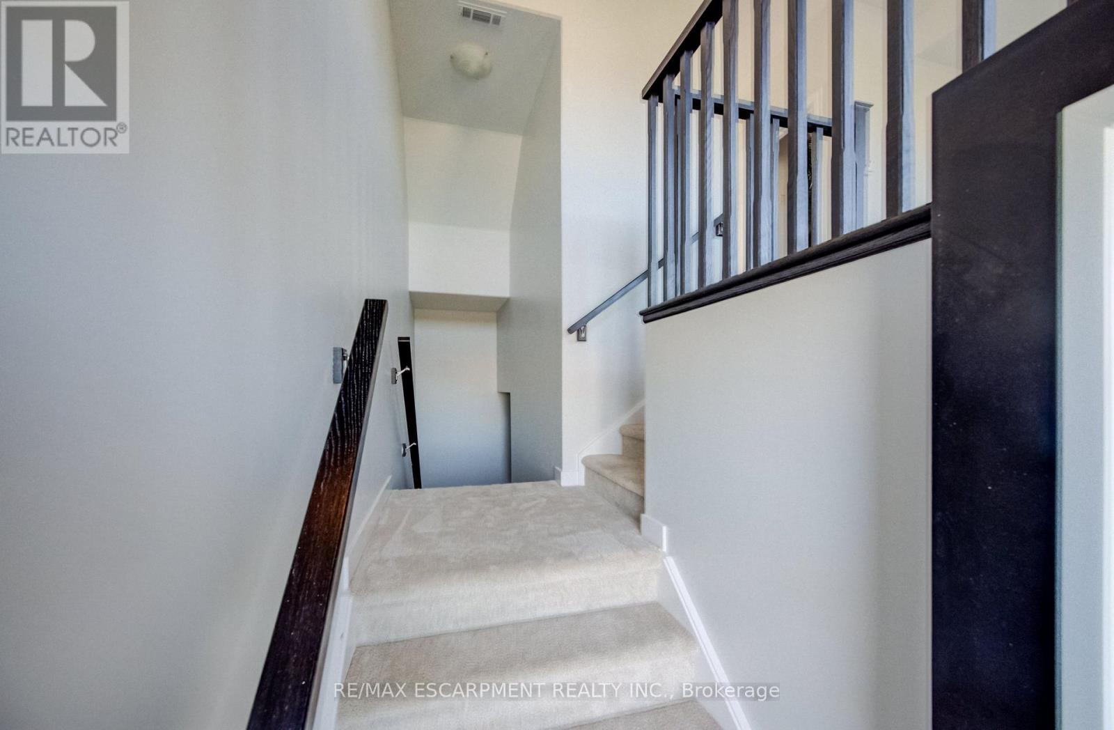 247 Burke Street, Hamilton, Ontario L8B 2A9 - Photo 5 - X13606928
