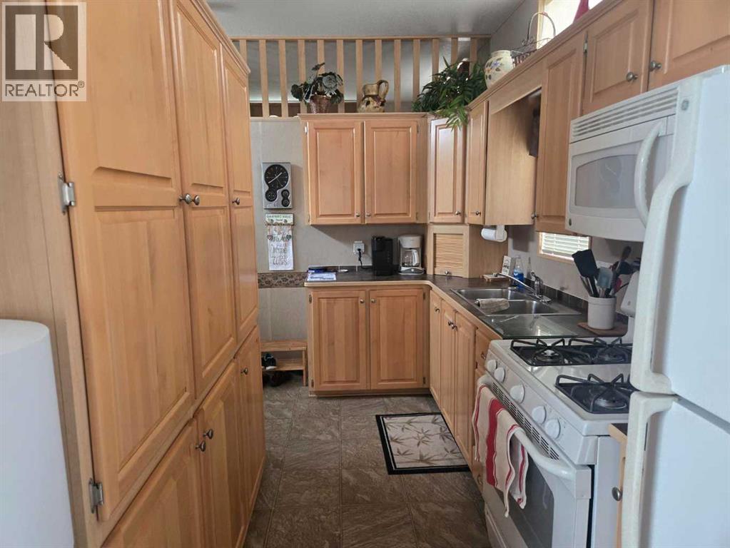 742,  Carefree Resort, Rural Red Deer County, Alberta  T4G 0K6 - Photo 8 - A2331871