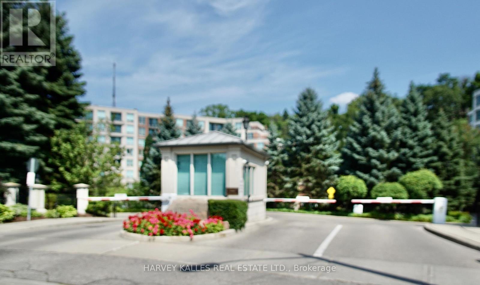 28 William Carson Crescent, Toronto, Ontario  M2P 2H1 - Photo 2 - C13607000