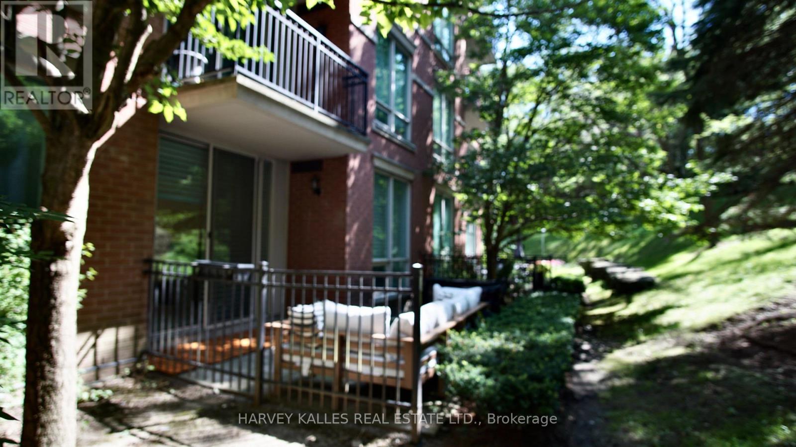 28 William Carson Crescent, Toronto, Ontario  M2P 2H1 - Photo 7 - C13607000