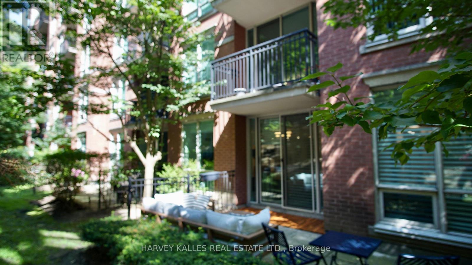 28 William Carson Crescent, Toronto, Ontario  M2P 2H1 - Photo 8 - C13607000
