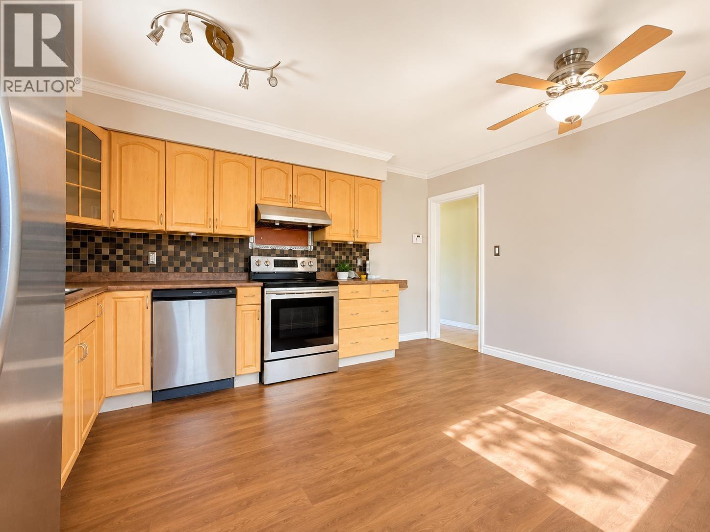 910 Robinson Street, Coquitlam, British Columbia  V3J 4G6 - Photo 8 - R3149682