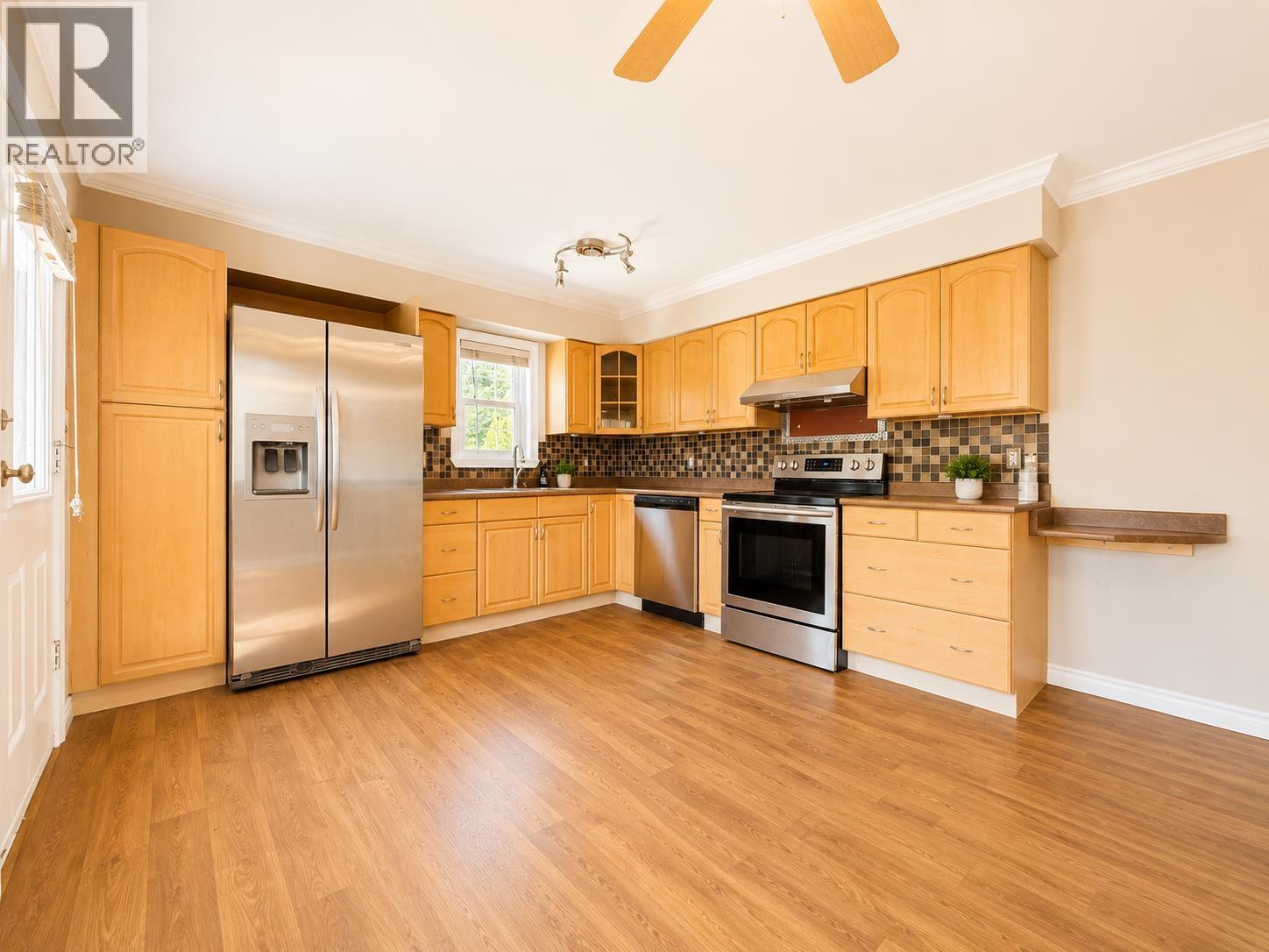 910 Robinson Street, Coquitlam, British Columbia  V3J 4G6 - Photo 9 - R3149682