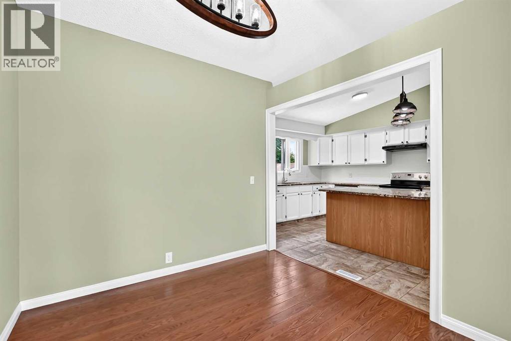 11335 Braeside Drive SW, Calgary, Alberta  T2W 2V6 - Photo 10 - A2331242