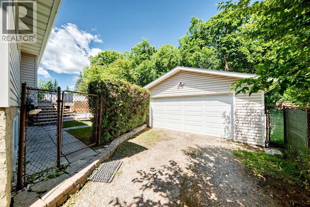 11335 Braeside Drive SW, Calgary, Alberta  T2W 2V6 - Photo 43 - A2331242