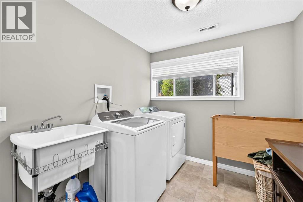 11335 Braeside Drive SW, Calgary, Alberta  T2W 2V6 - Photo 36 - A2331242