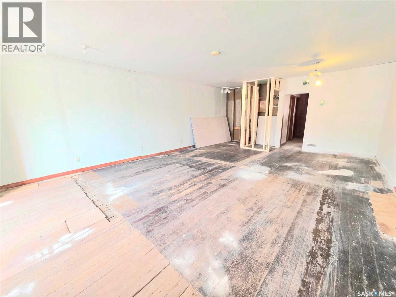 3322 5th Avenue, Regina, Saskatchewan  S4T 3H6 - Photo 4 - SK043704