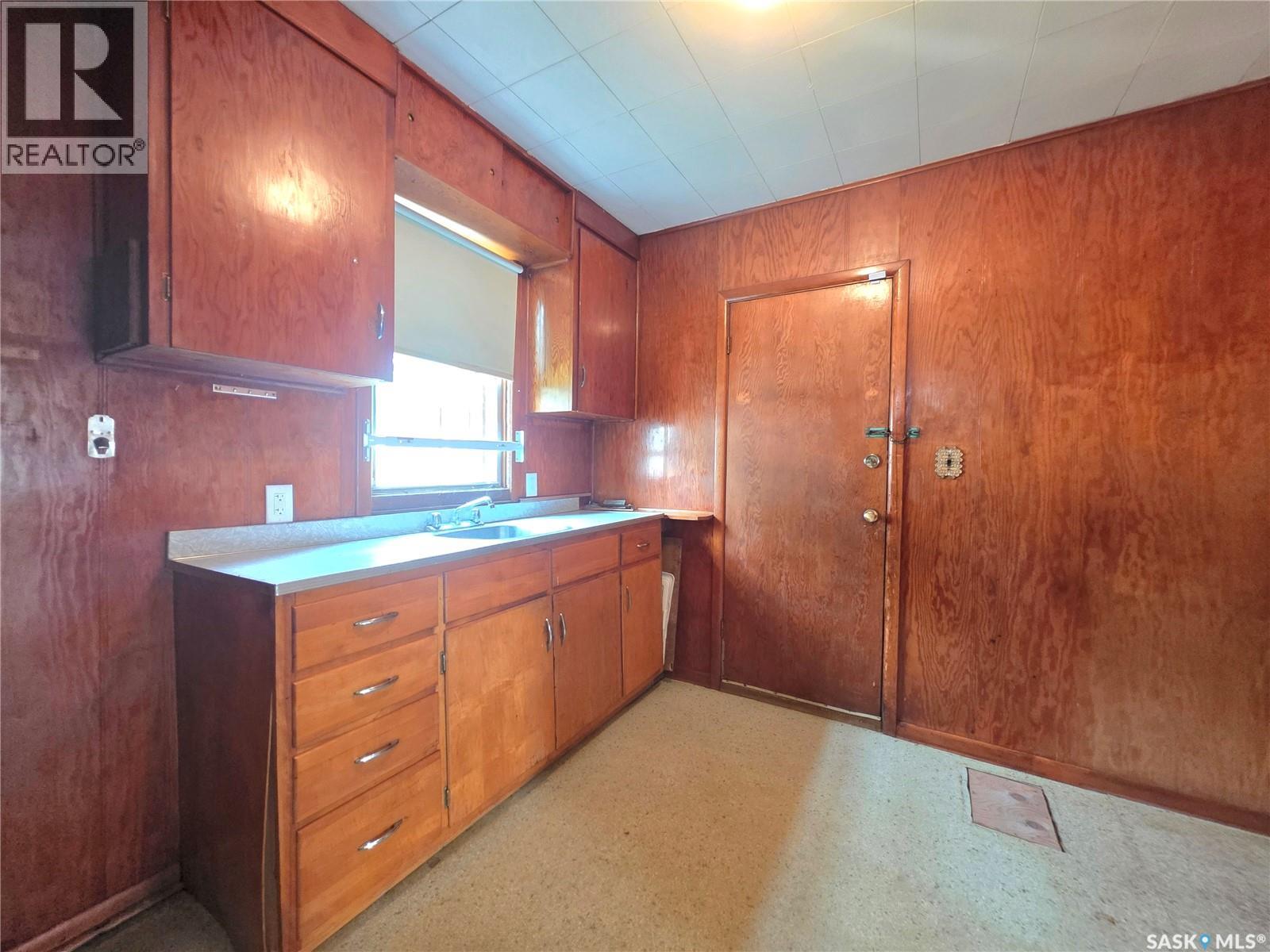 3322 5th Avenue, Regina, Saskatchewan  S4T 3H6 - Photo 5 - SK043704