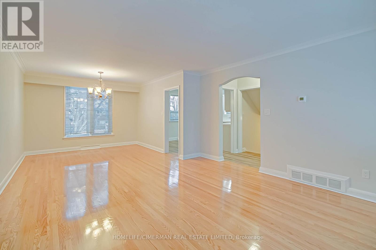 25 Sage Avenue, Toronto, Ontario  M6B 3W4 - Photo 4 - W13541816