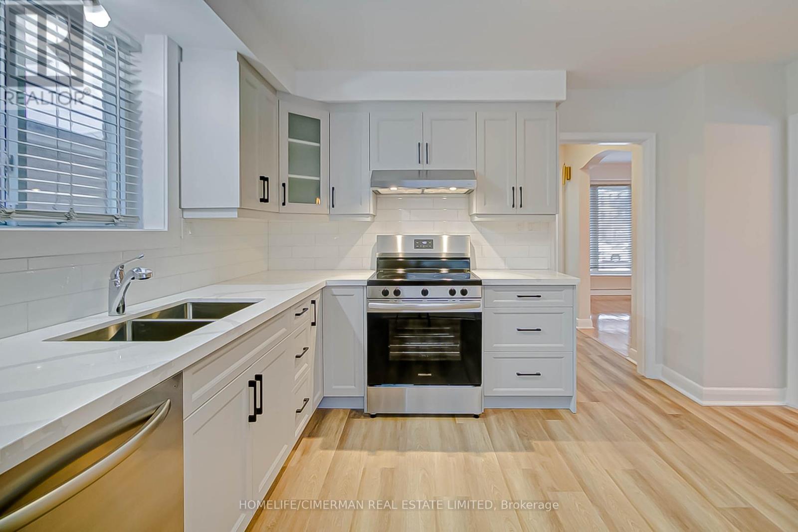 25 Sage Avenue, Toronto, Ontario  M6B 3W4 - Photo 6 - W13541816