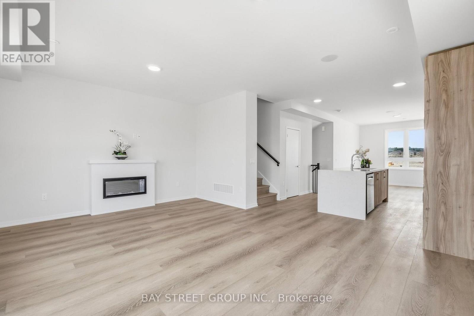 2a Big Willow Crescent, Richmond Hill, Ontario  L4E 1P3 - Photo 7 - N13607036