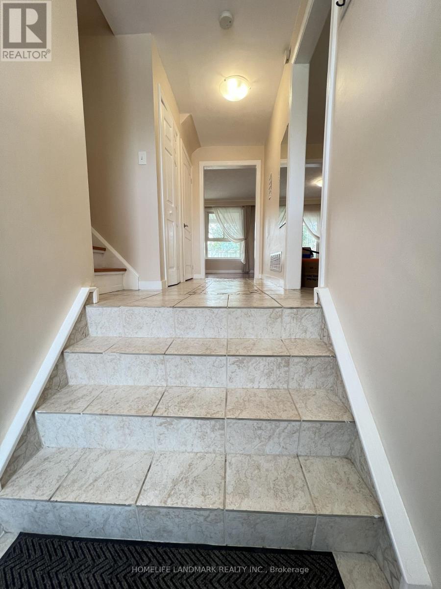 29 Tillplain Road NW, Toronto, Ontario  M3H 5R1 - Photo 6 - C13607058