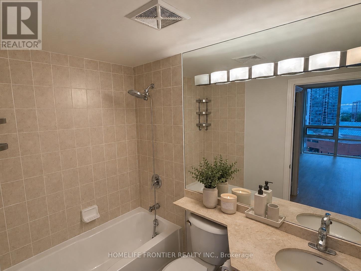 1111 - 100 Promenade Circle, Vaughan, Ontario  L4J 7W7 - Photo 5 - N13607074