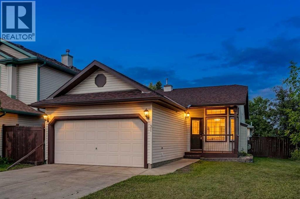 31 Fairways Drive NW, Airdrie, Alberta  T4B 2P5 - Photo 1 - A2330611