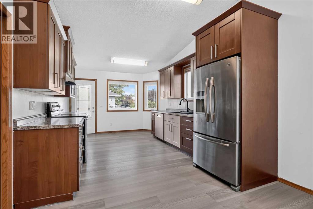 31 Fairways Drive NW, Airdrie, Alberta  T4B 2P5 - Photo 11 - A2330611
