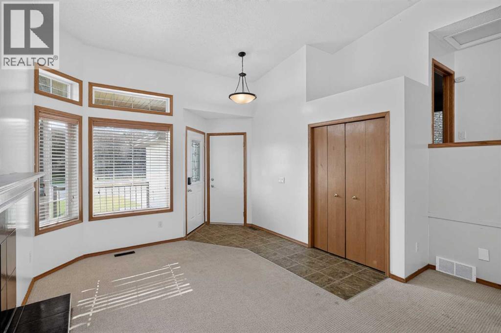 31 Fairways Drive NW, Airdrie, Alberta  T4B 2P5 - Photo 3 - A2330611