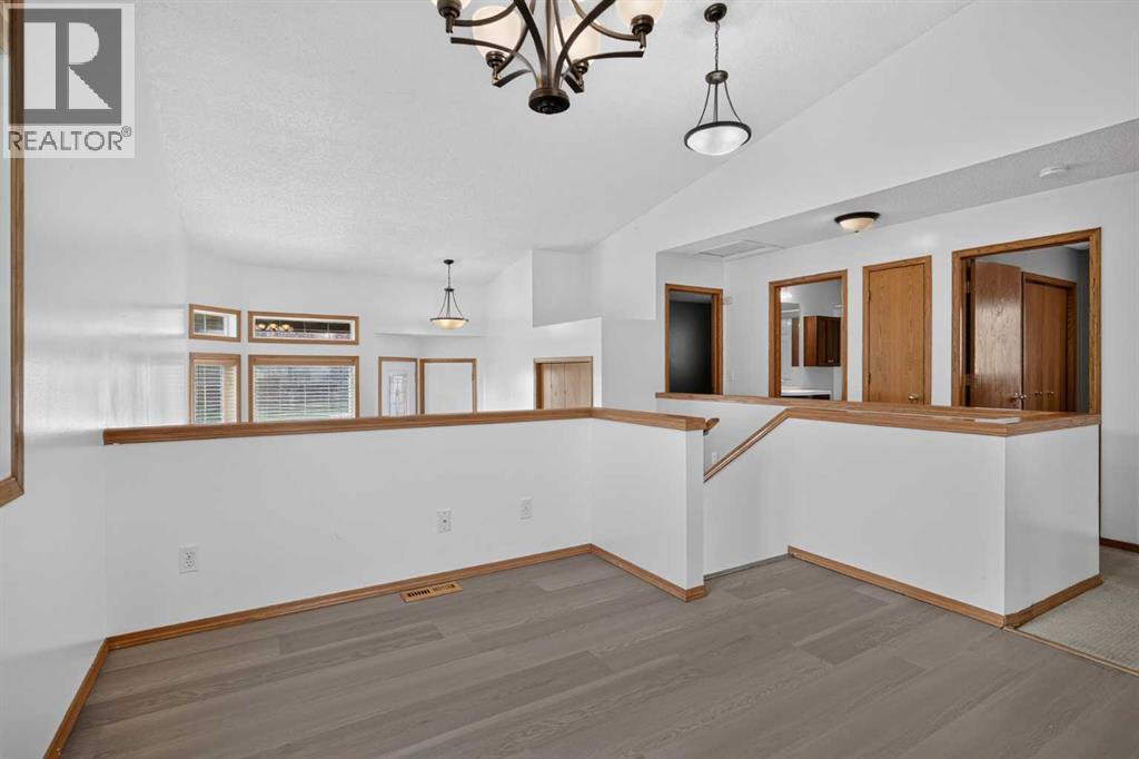 31 Fairways Drive NW, Airdrie, Alberta  T4B 2P5 - Photo 7 - A2330611