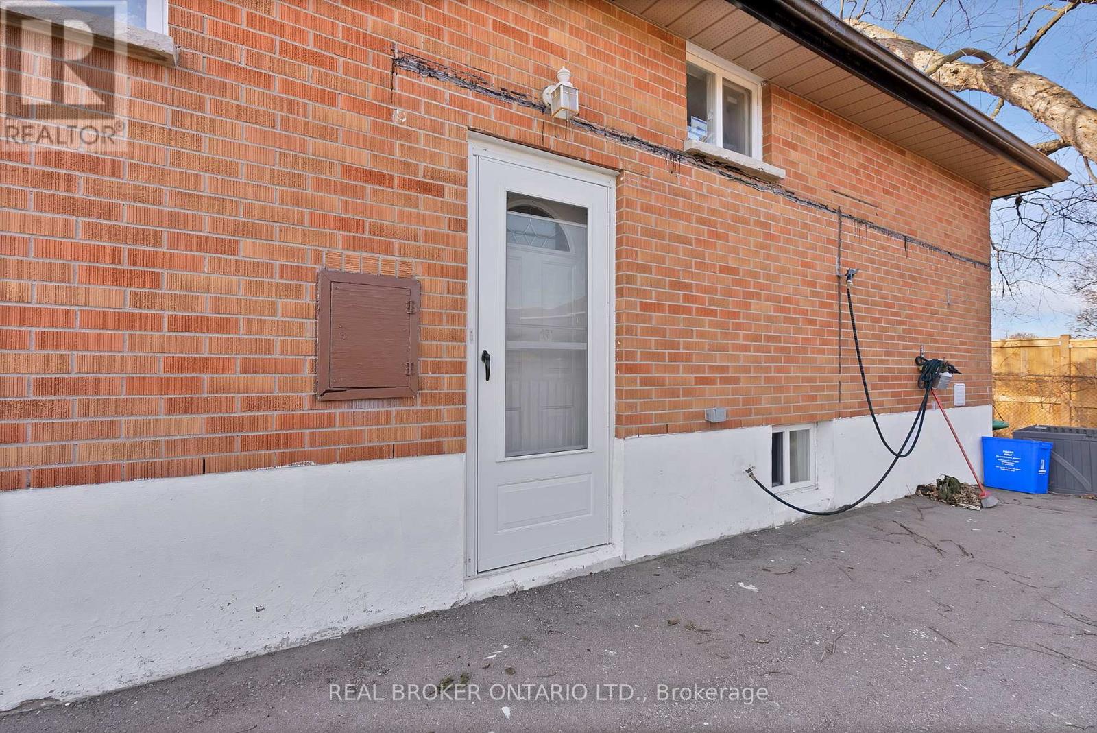 Bsmt - 744 Olive Avenue, Oshawa, Ontario L1H 2S3 - Photo 2 - E13607082