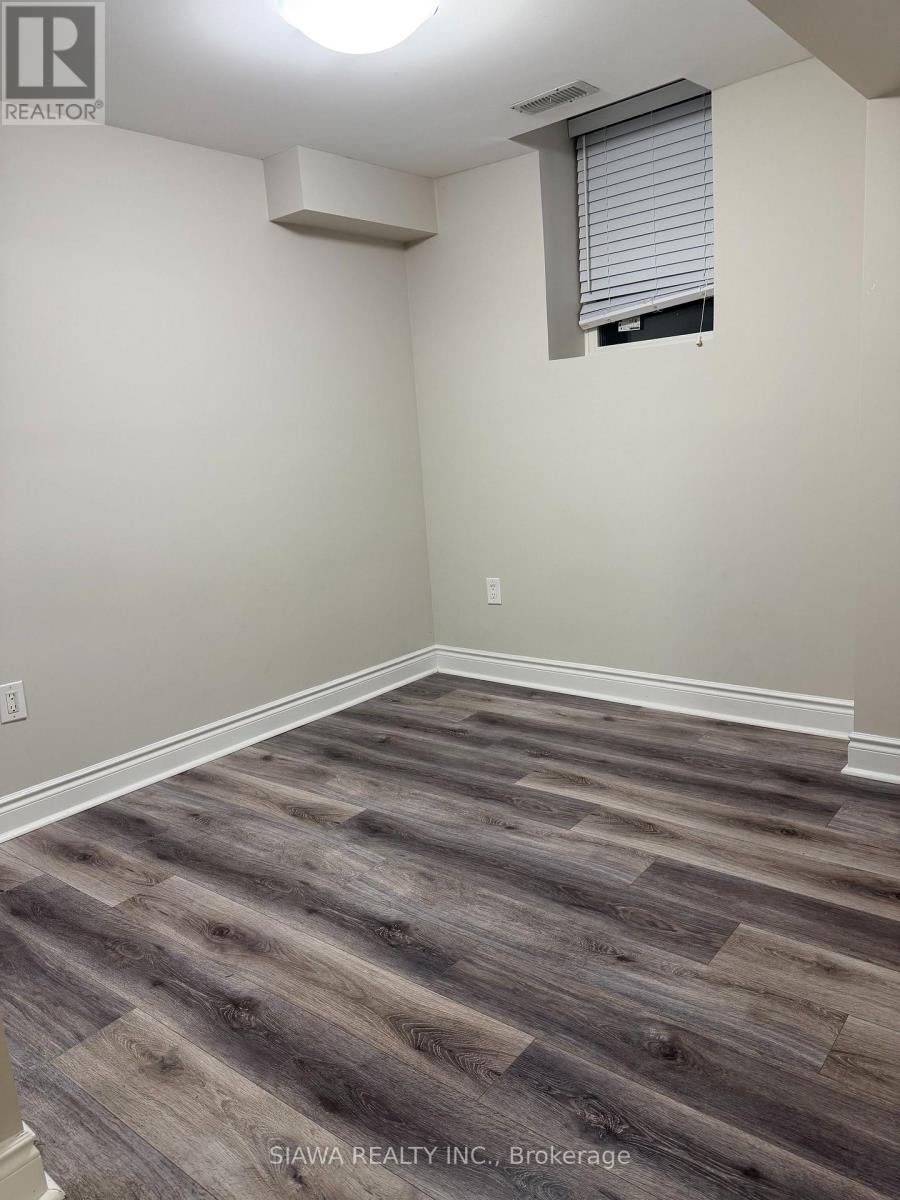 5703 Whitehorn Avenue, Mississauga, Ontario  L5V 2A9 - Photo 5 - W13607132
