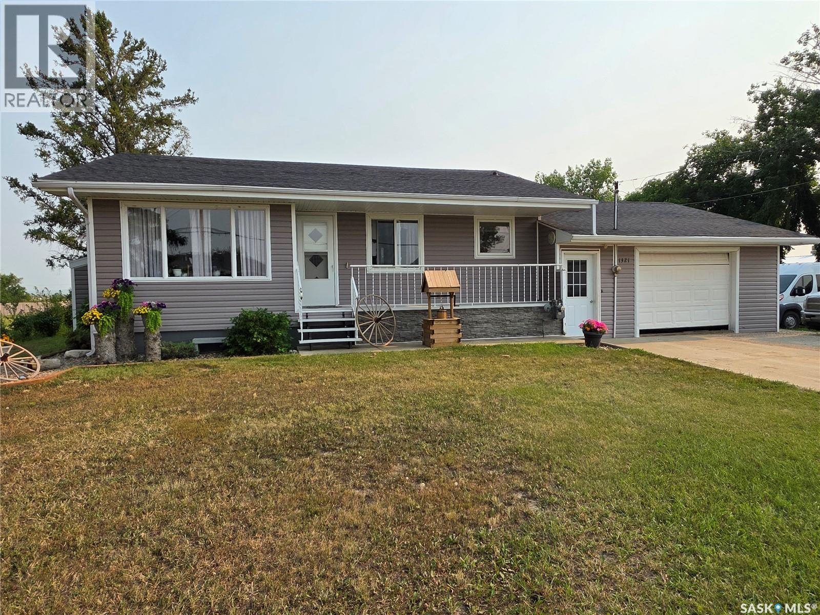 1321 Herbert Avenue, Herbert, Saskatchewan  S0H 2A0 - Photo 37 - SK043711