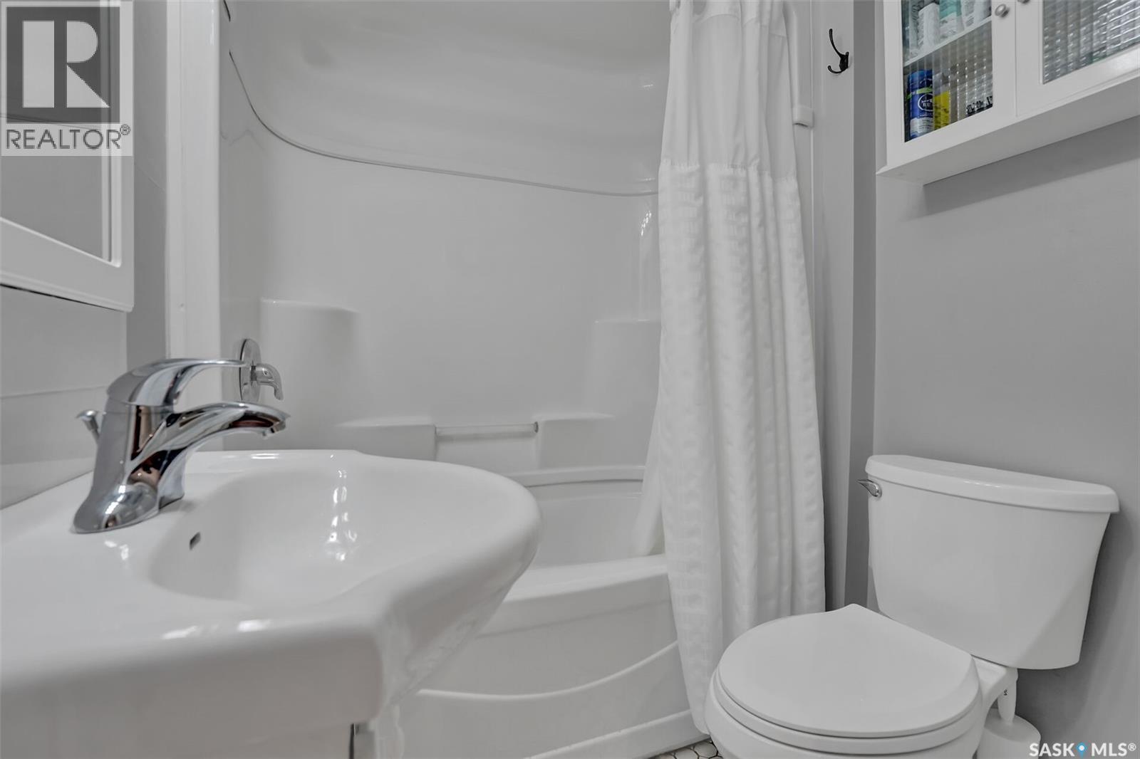 2604 Robinson Street, Regina, Saskatchewan  S4T 2R4 - Photo 15 - SK043140