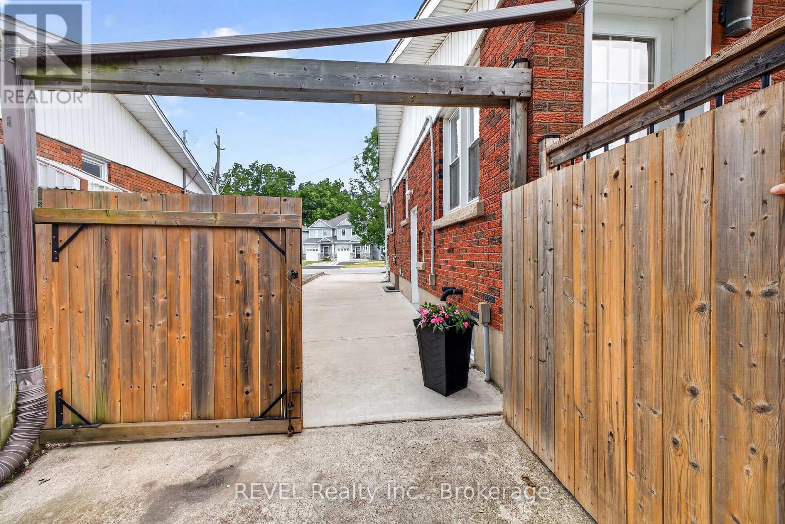 A - 514 - A Scott Street, St. Catharines, Ontario  L2M 3X2 - Photo 19 - X13607168