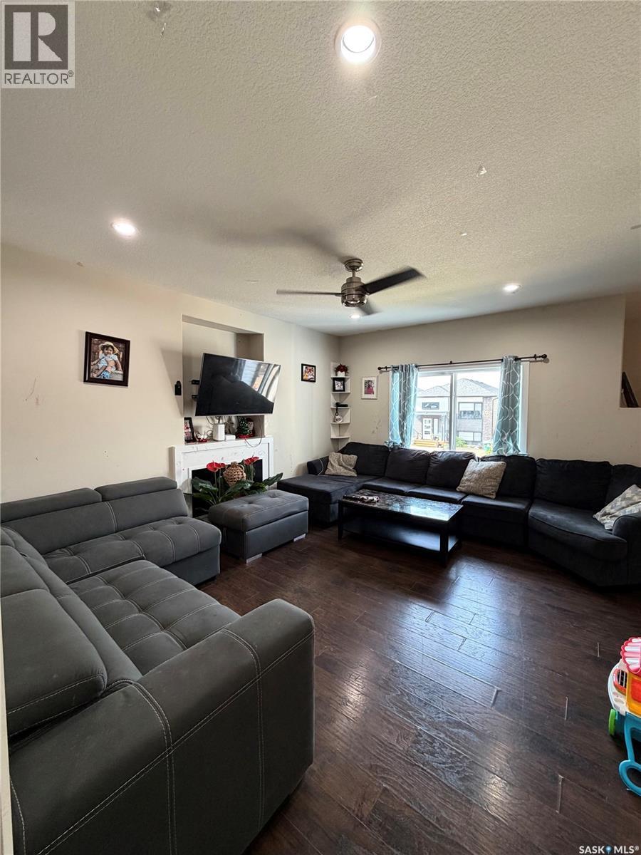418 Ells Way, Saskatoon, Saskatchewan  S7L 6K6 - Photo 3 - SK043575