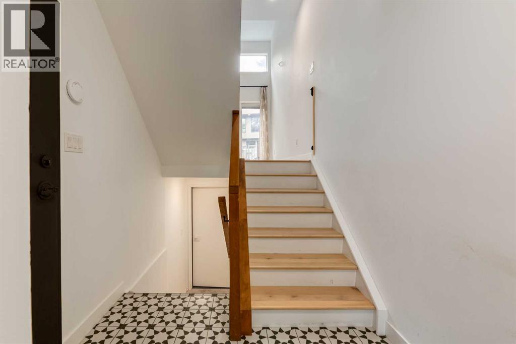256 Point Mckay Terrace NW, Calgary, Alberta  T3B 4V6 - Photo 3 - A2323724