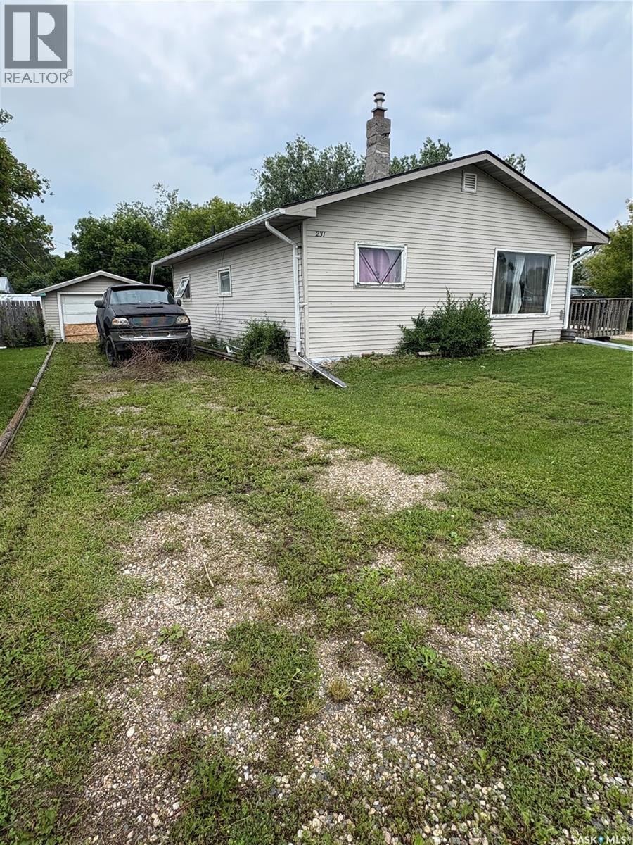 231 Eisenhower Street, Midale, Saskatchewan  S0C 1S0 - Photo 2 - SK043713