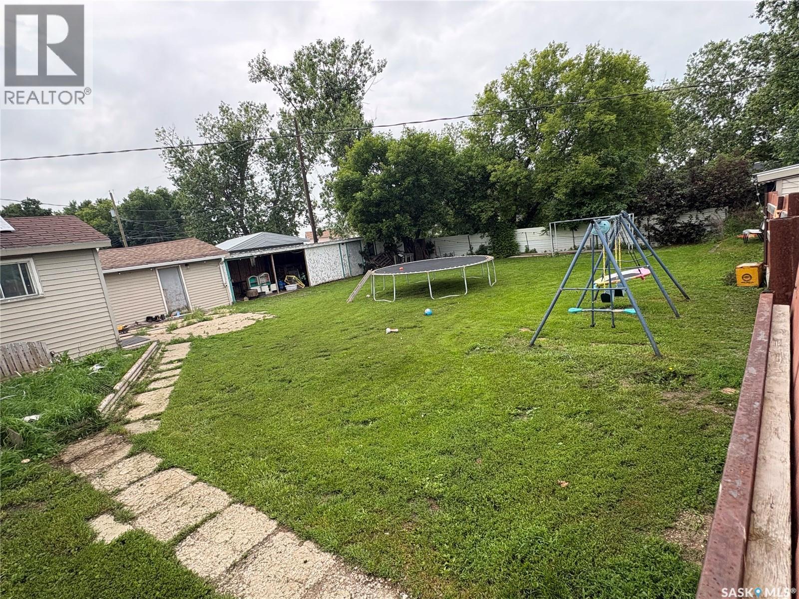231 Eisenhower Street, Midale, Saskatchewan  S0C 1S0 - Photo 3 - SK043713