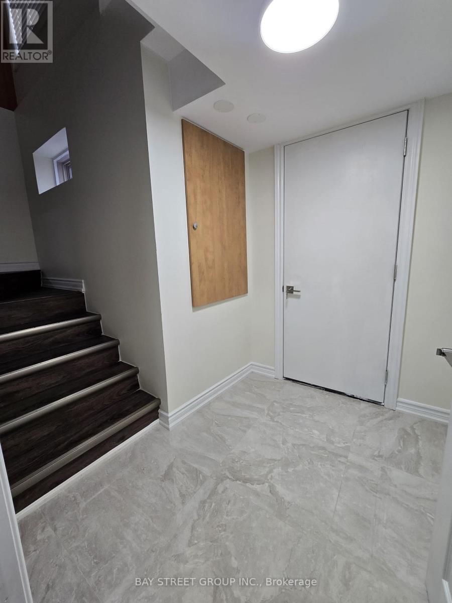 39 Decast Crescent, Markham, Ontario  L6B 1N6 - Photo 3 - N13607220