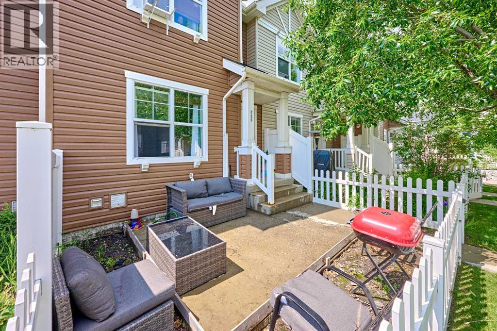 225 Elgin Gardens SE, Calgary, Alberta  T2Z 4T6 - Photo 5 - A2325031