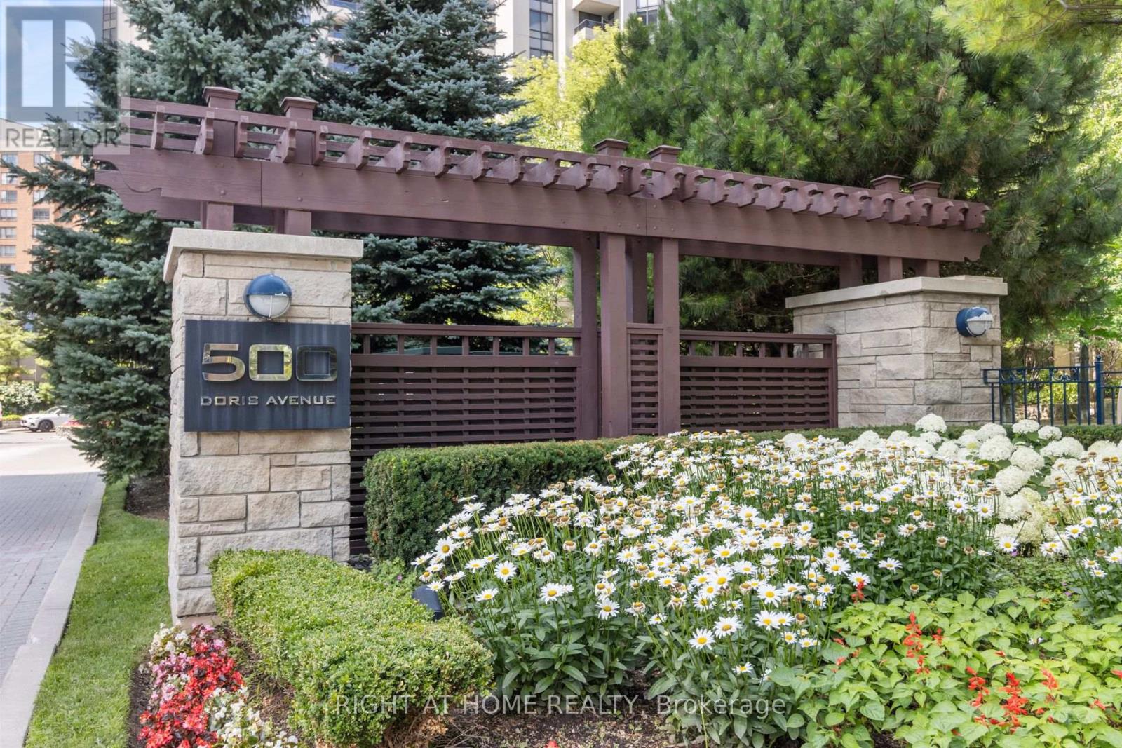 TH1 - 500 DORIS AVENUE, Toronto, Ontario