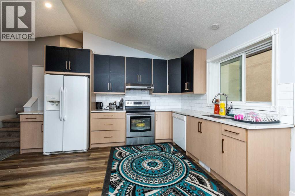 92 Martinwood Road NE, Calgary, Alberta  T3J 3H6 - Photo 7 - A2332219