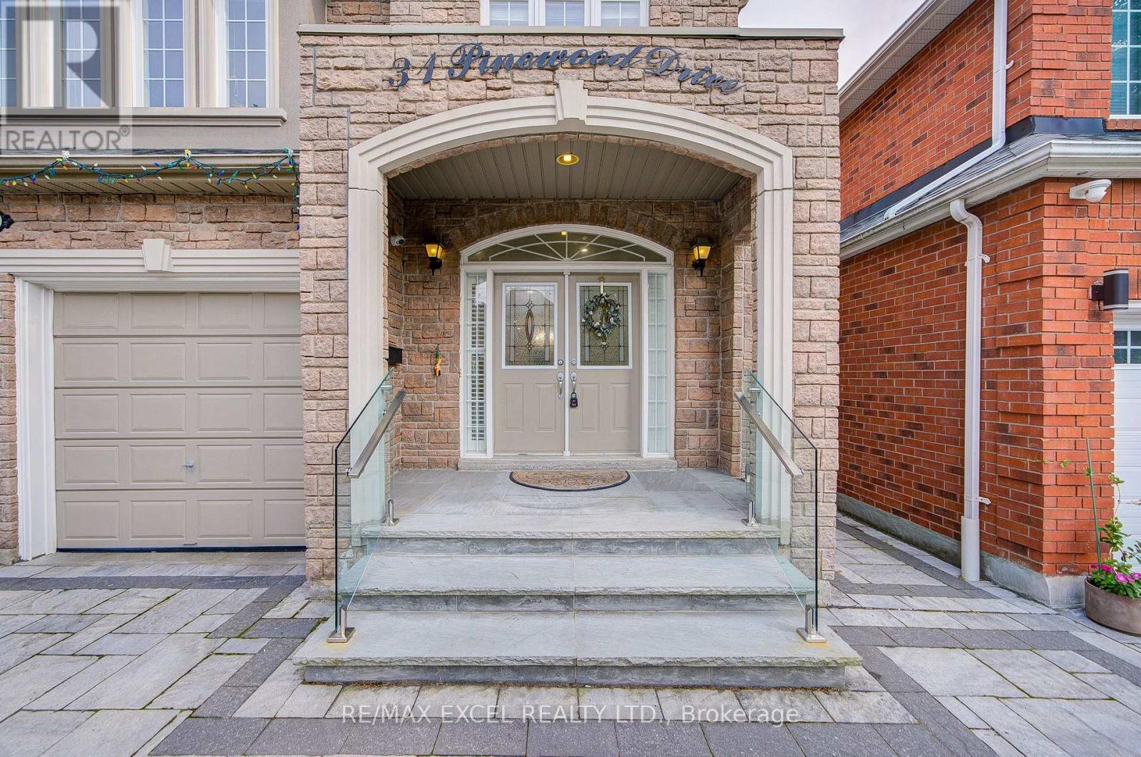 31 Pinewood Drive, Vaughan, Ontario  L4J 5P4 - Photo 4 - N13607264