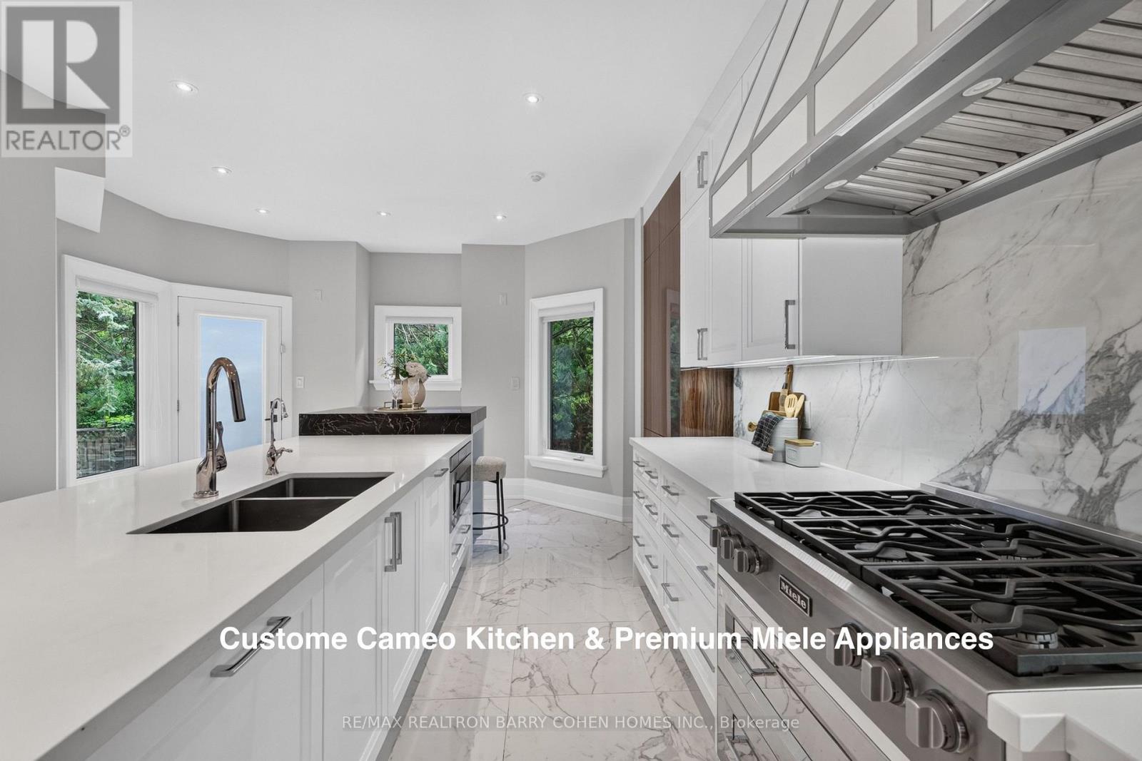 33 Munro Boulevard, Toronto, Ontario  M2P 1C1 - Photo 18 - C13605008