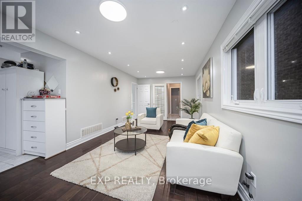 692 Huntington Ridge Drive, Mississauga, Ontario  L5R 1Z5 - Photo 13 - W13607286