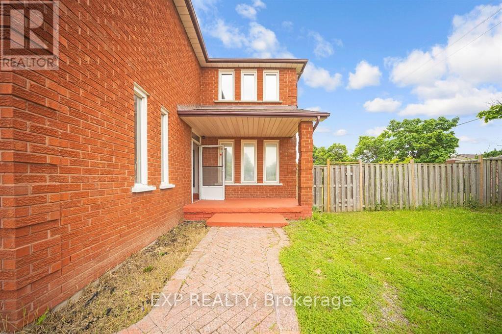 692 Huntington Ridge Drive, Mississauga, Ontario  L5R 1Z5 - Photo 5 - W13607286