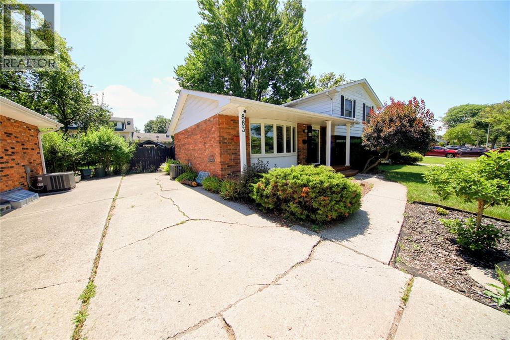 883 Assiniboine Crescent, Sarnia, Ontario  N7T 7N7 - Photo 3 - 26017992