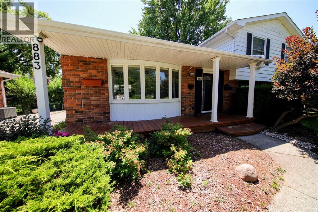 883 Assiniboine Crescent, Sarnia, Ontario  N7T 7N7 - Photo 4 - 26017992
