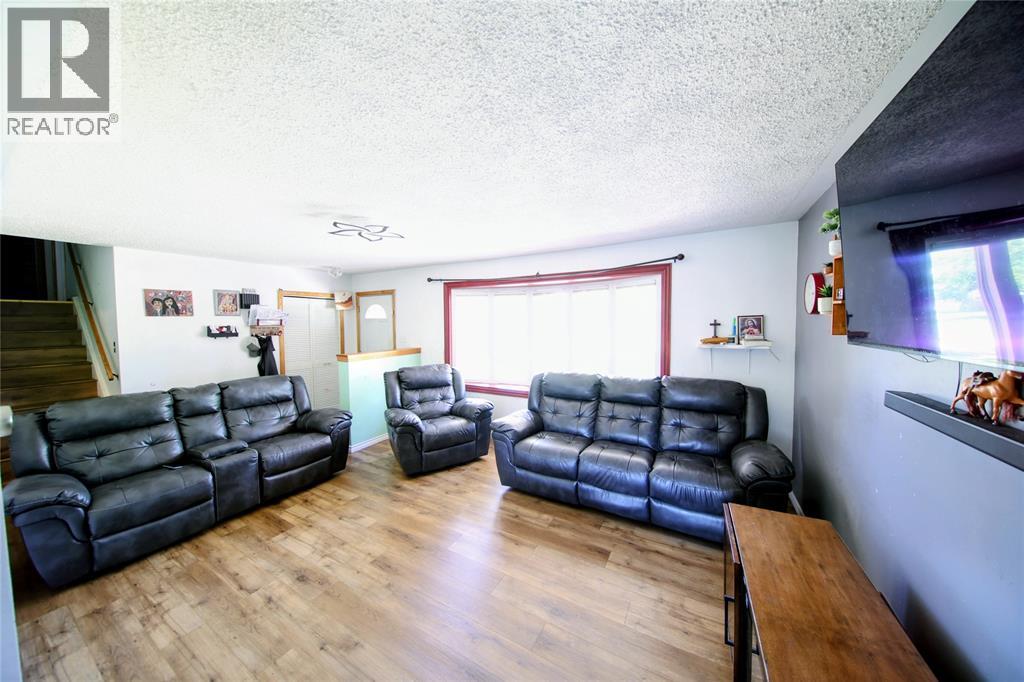 883 Assiniboine Crescent, Sarnia, Ontario  N7T 7N7 - Photo 5 - 26017992