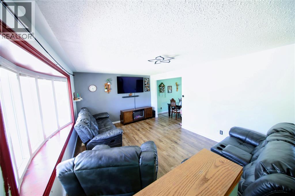 883 Assiniboine Crescent, Sarnia, Ontario  N7T 7N7 - Photo 6 - 26017992