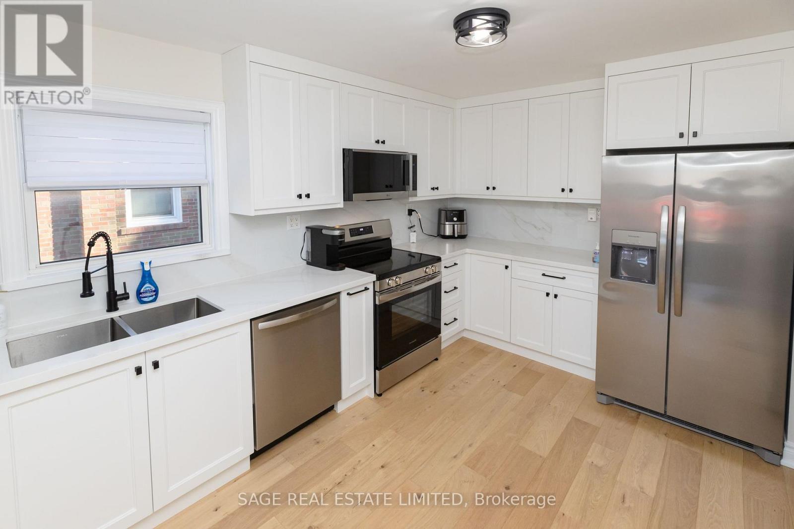 8 Lombardy Crescent, Toronto, Ontario  M1K 4N8 - Photo 2 - E13539750