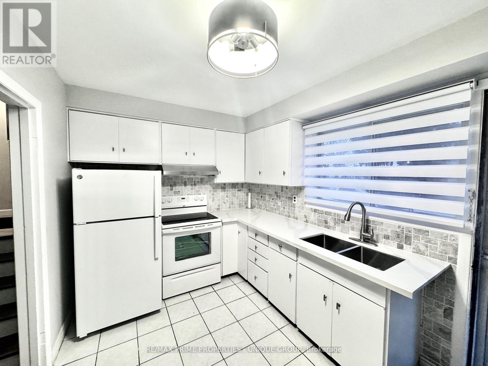 282 Roywood Drive, Toronto, Ontario  M3A 2E6 - Photo 3 - C13607330