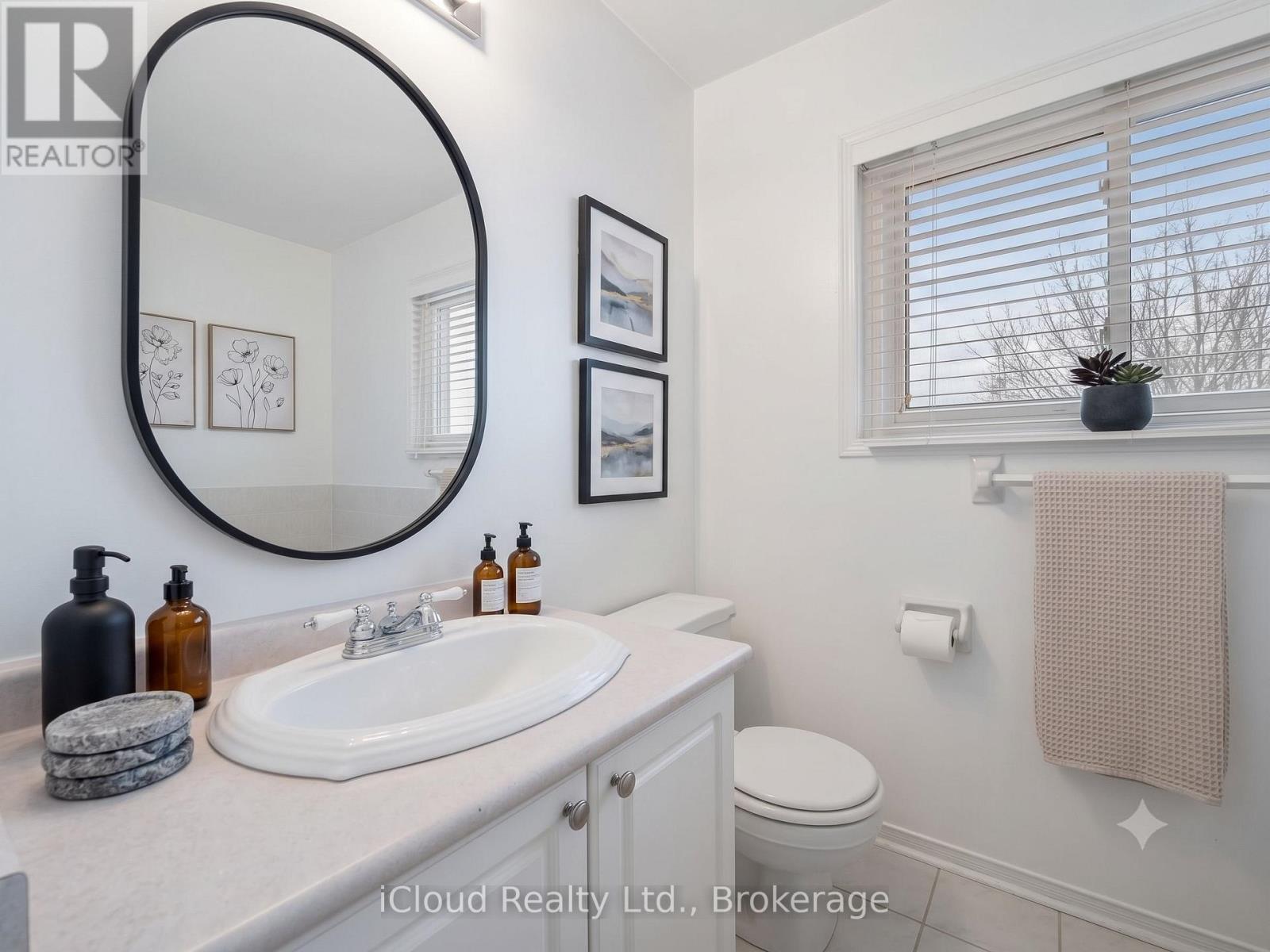 110 Glenashton Drive, Oakville, Ontario  L6H 6G3 - Photo 8 - W13607352