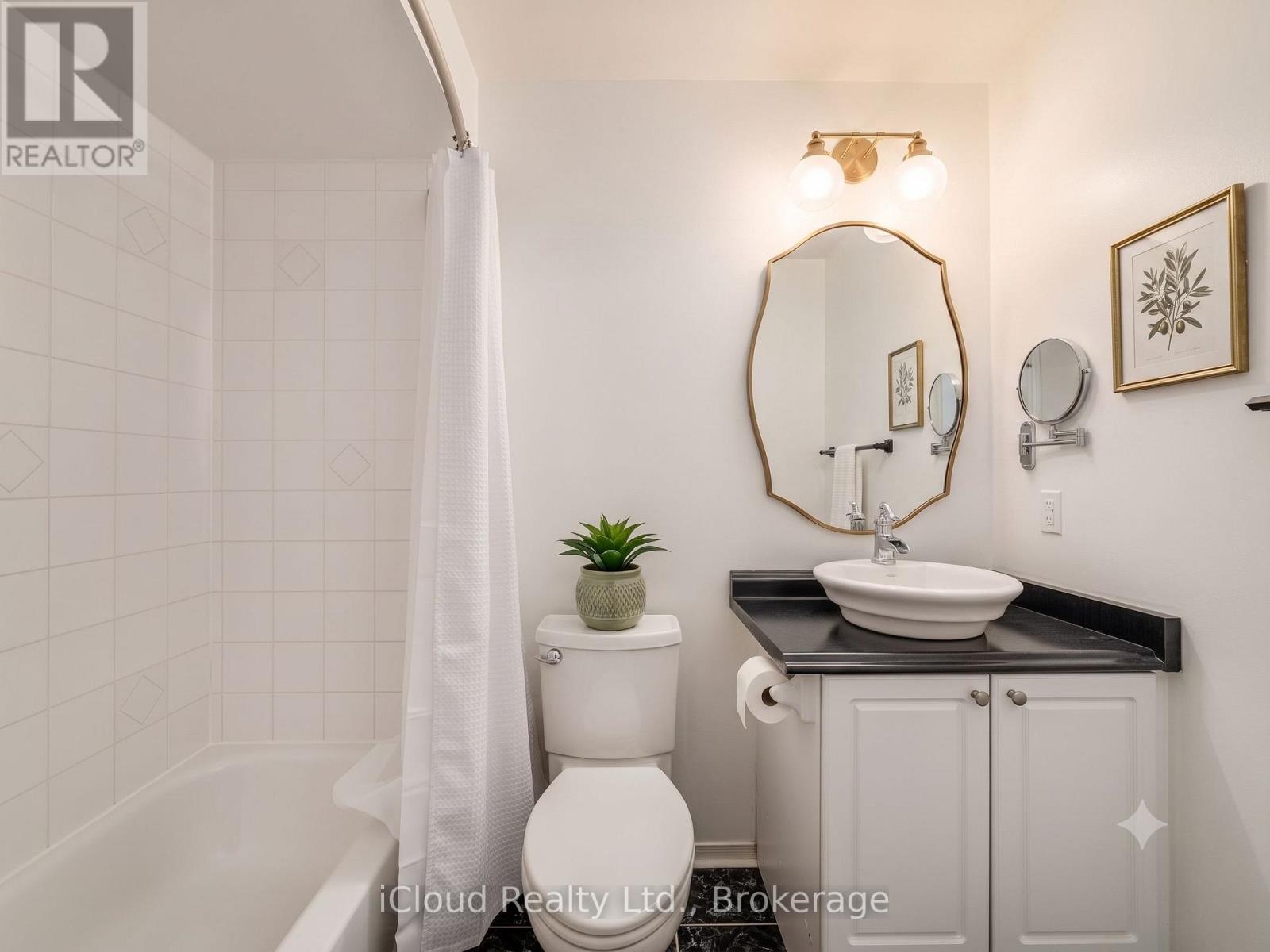 110 Glenashton Drive, Oakville, Ontario  L6H 6G3 - Photo 9 - W13607352