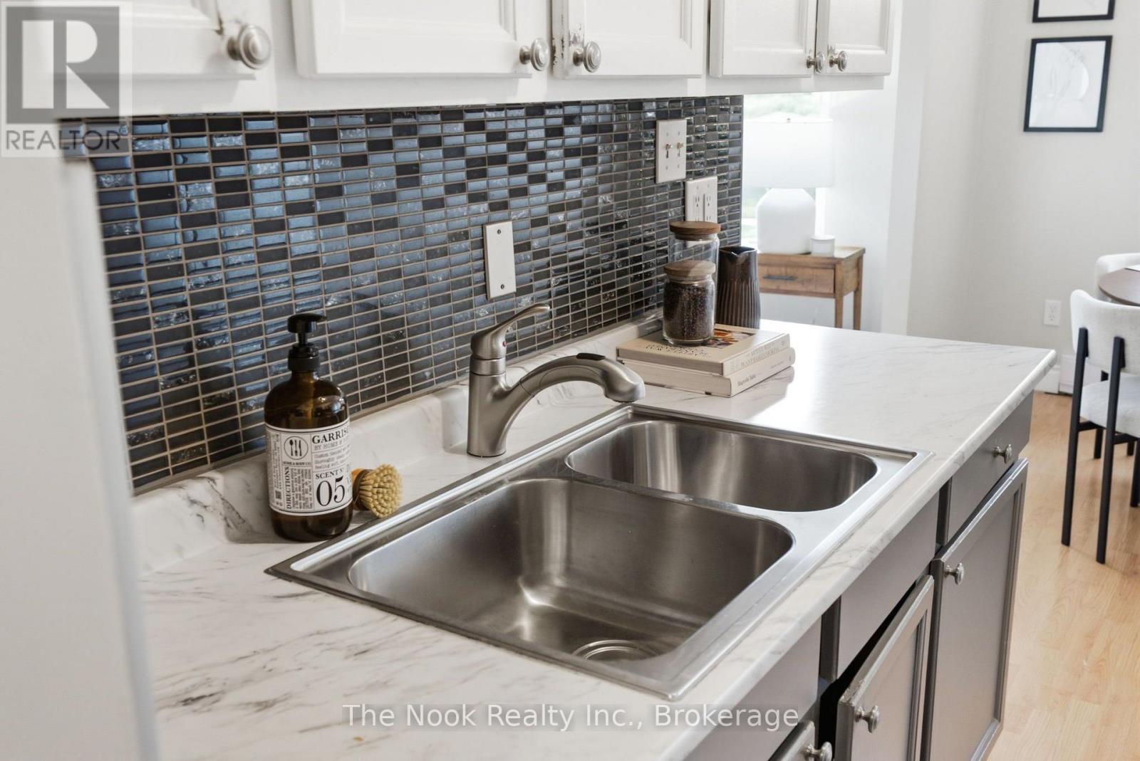 1-3 - 540 Mary Street E, Whitby, Ontario  L1N 2R1 - Photo 7 - E13607438